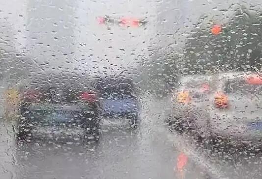 雨天开车要注意什么?遇到涉水问题如何处理?
