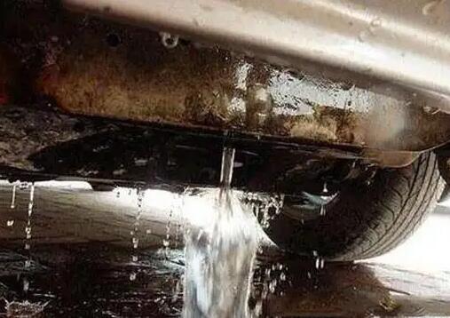 汽车水箱出现漏水应该怎么处理?