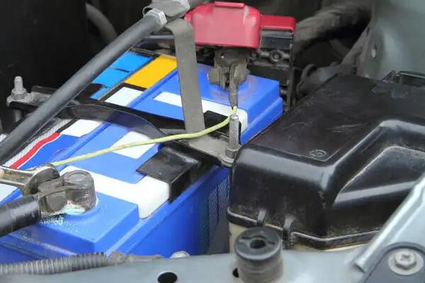 高速公路电池没电了怎么办? 如何进行搭电?