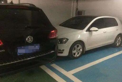 当汽车被堵不出去时,应该怎么做?