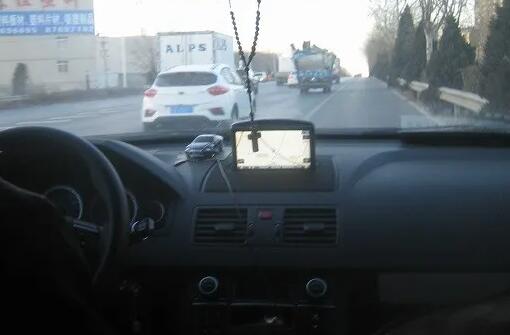 如何在高速公路上超车?超车时应该注意什么?