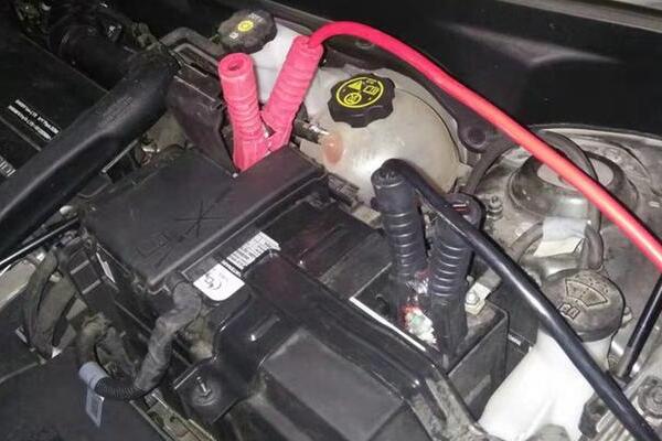 汽车道路救援搭电多少钱一次?怎么搭电?